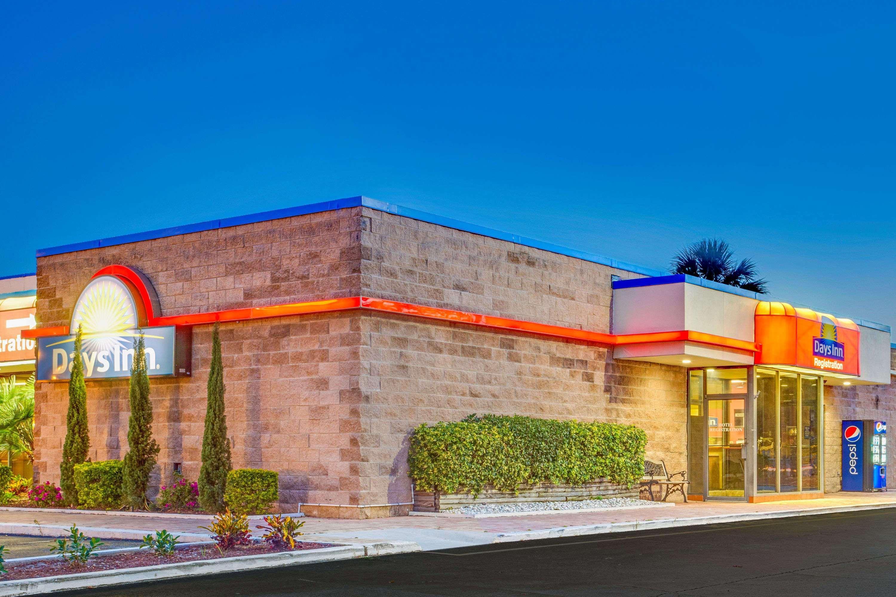 Days Inn By Wyndham Bradenton - Near The Gulf Экстерьер фото