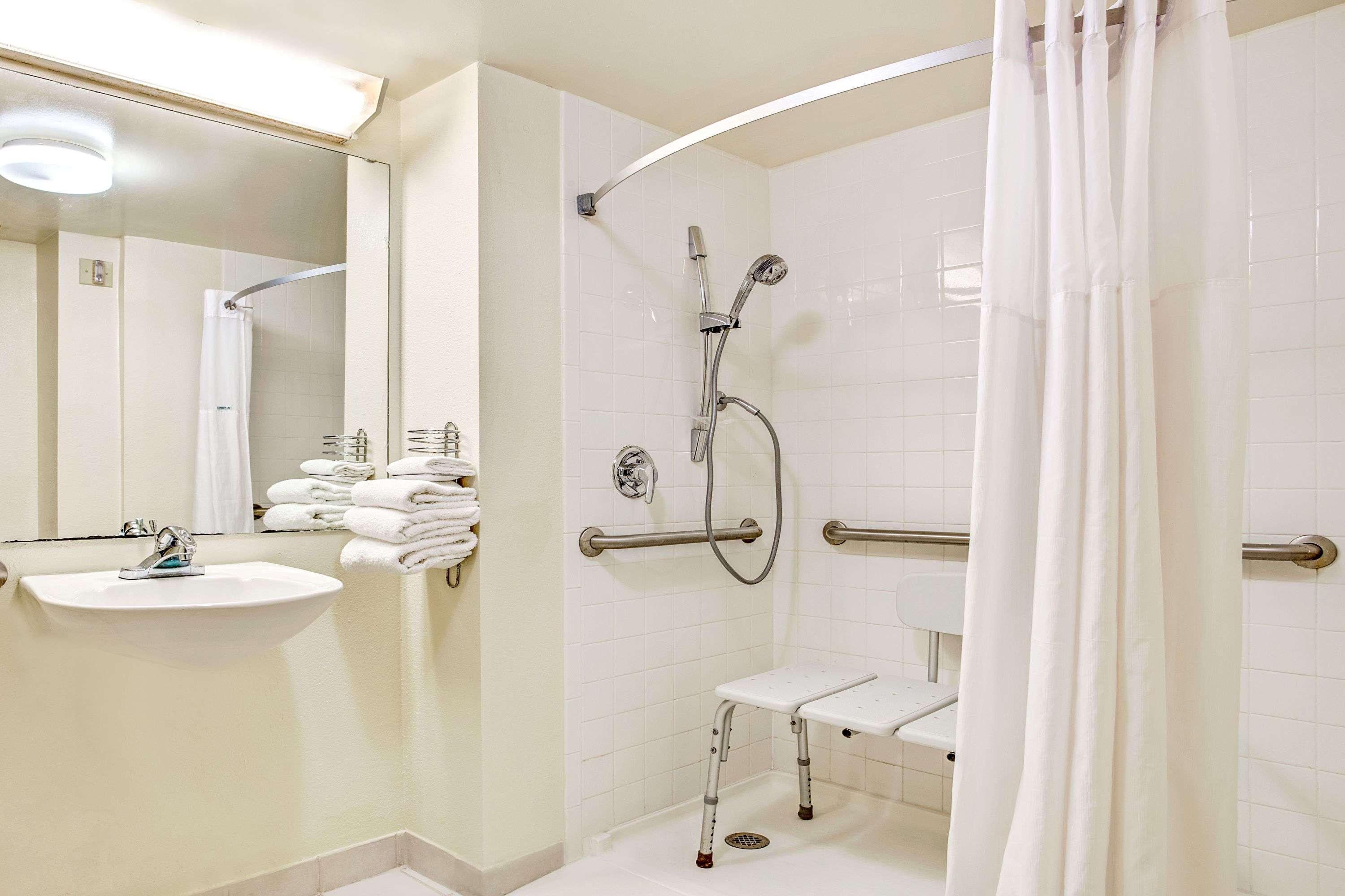 Days Inn By Wyndham Bradenton - Near The Gulf Экстерьер фото