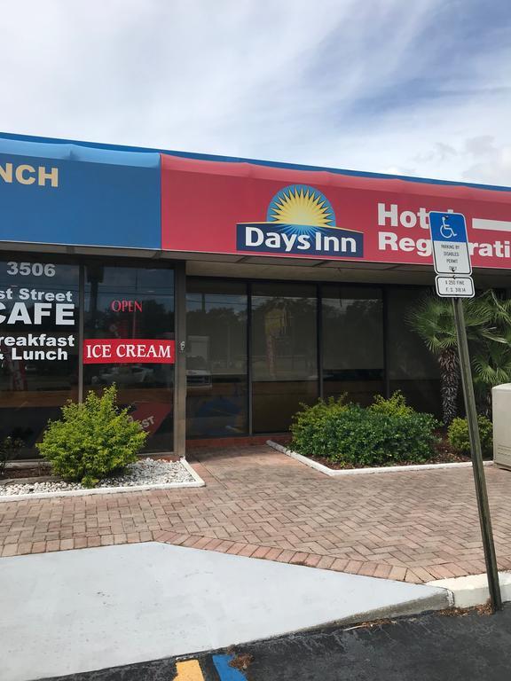 Days Inn By Wyndham Bradenton - Near The Gulf Экстерьер фото